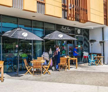 Coastal abode basking in natural light. Lift access - Photo 6