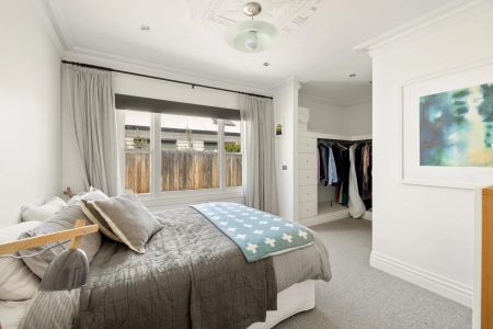 Renovated Family Home in Prime location - Photo 3