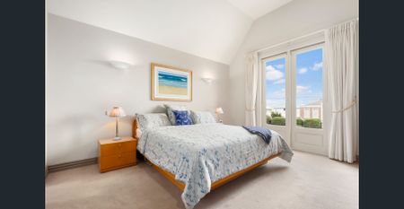 TIMELESS GRANDEUR IN BLUE-CHIP LOCALE - Photo 2