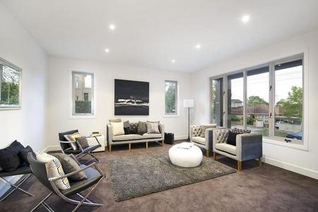 Stunning Quality Home - Photo 3