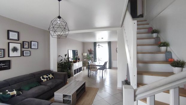 Location maison 5 pièces, 103.00m², Saint-Denis-de-l'Hôtel - Photo 1