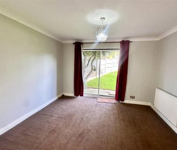 4 bedroom detached house to rent - Photo 2