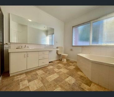 Burwood - Photo 4