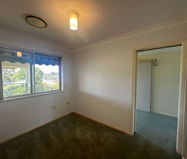 Large Family Home - Photo 4