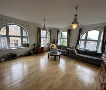 2 bedroom flat to rent - Photo 2