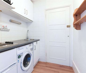 Studio apartment situated in this handsome period building, located... - Photo 5