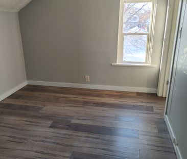1368 ATHOL 3 BEDROOMS - Photo 5