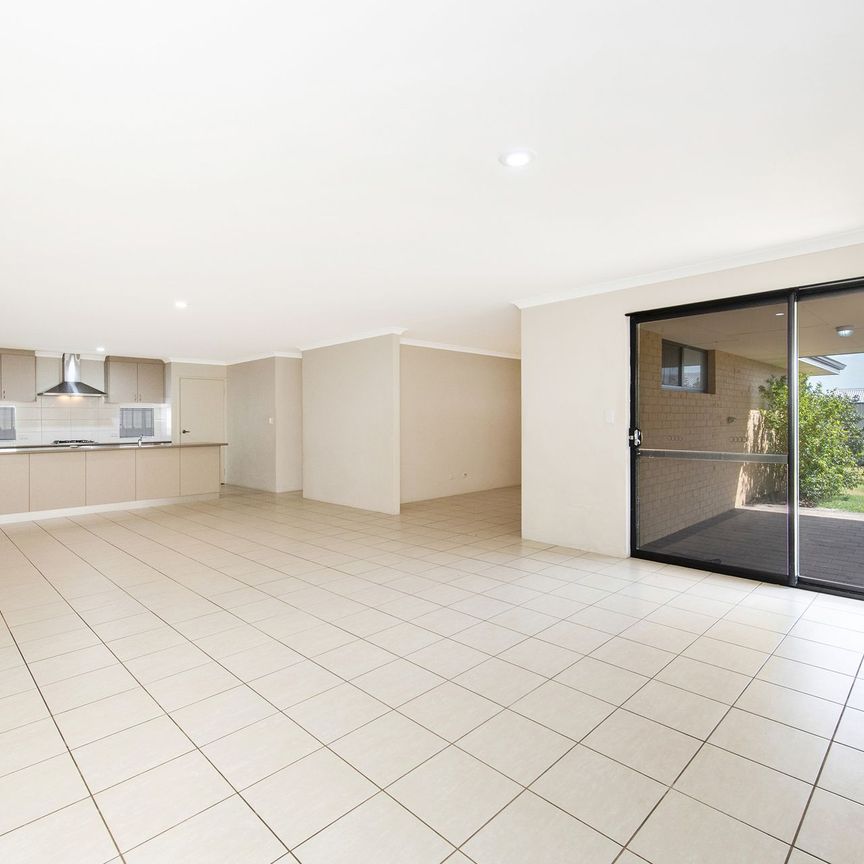 Are You Searching for the Perfect Family Home That Offers Both Space and Convenience&quest; - Photo 1