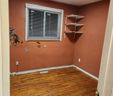 For Lease - 49 Elmvale Crescent, Toronto, Ontario - Photo 2