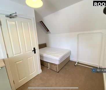 1 bedroom in a house share to rent - Photo 3