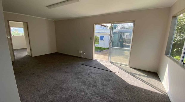 A comfortable and cozy 2-bedroom, 1-bathroom home. - Photo 1