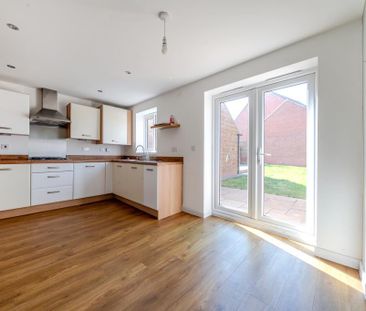 3 bedroom semi-detached house to rent - Photo 6