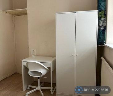 1 bedroom in a flat share to rent - Photo 4