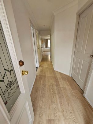 Freshly Painted Spacious Villa - Photo 1