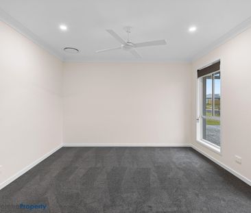 BEAUTIFUL HOME- WITH DUCTED-AIR CON! - Photo 2