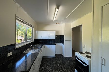 Private Oasis in Dysart. - Photo 4