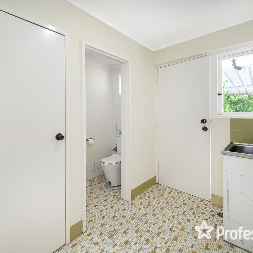 Neat Duplex! - Photo 1