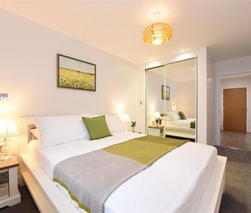 2 bedroom flat to rent - Photo 2