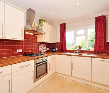 2 bedroom maisonette to rent - Photo 4