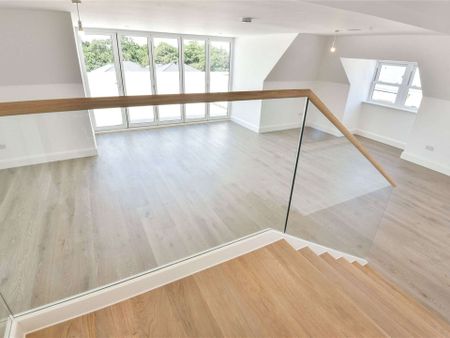 A luxury penthouse apartment in Tunbridge Wells town centre - Photo 3