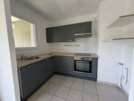 Location Appartement 3 pièces 76m² ST PERAY 07130 - Photo 3