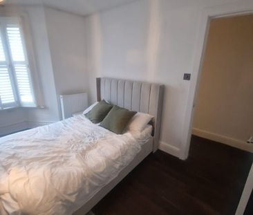 2 Bed Flat, Pellant Road, SW6 - Photo 4