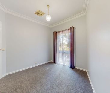 A Secluded Neighbourhood Gem - Photo 2