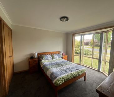 You'll love living here in this beautiful family home! - Photo 4