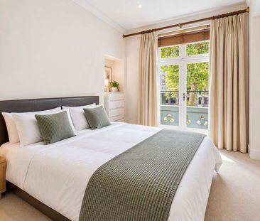 Beautifully 2 bedroom, 1 bathroom apartment in a prestigious Westminster development. Located within 0.1 miles of St. James Park station with 24/7 concierge. - Photo 5