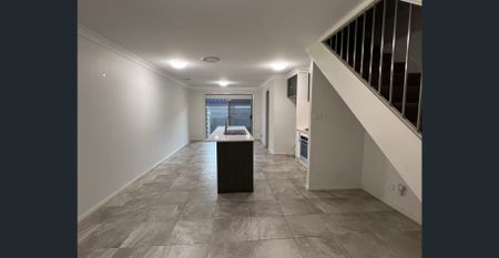 **JUST MOVE IN, NEARLY NEW 4-BEDROOM TOWNHOUSE - Photo 3