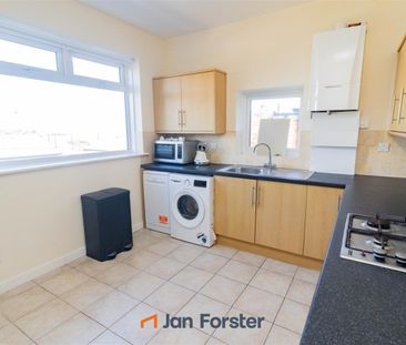 3 Bedroom Maisonette - Photo 4