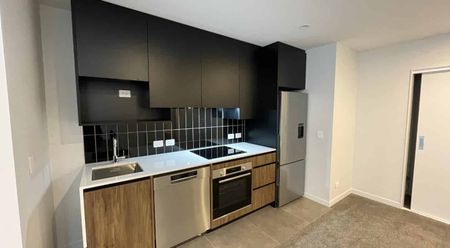 Near New & Beautiful - Photo 2