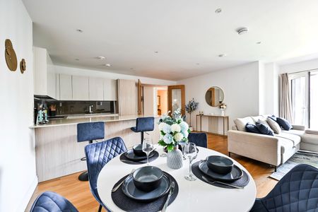 2 Bed Flat, Juniper Drive, SW18 - Photo 2