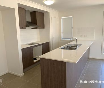 4 Bedroom Home with Large Yard - Photo 6