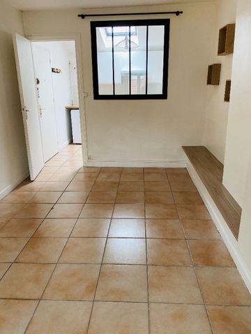 Location T1 OULLINS, - Photo 4