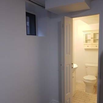 BACHELOR WITH PRIVATE ENTRANCE IN A HOUSE - Photo 4