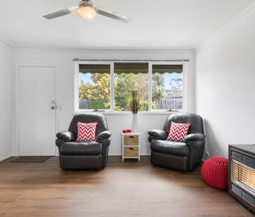 A superbly renovated single-level sensation! - Photo 1