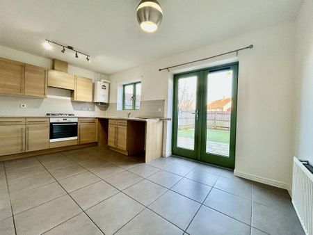 3 bedroom semi-detached house to rent - Photo 5