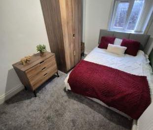 5 bedroom property to rent in Bolton - Photo 3