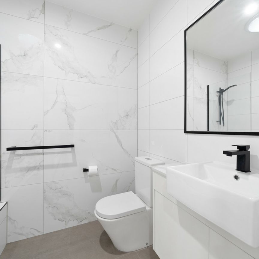 LUXURY TOWNHOUSE WITH BUSHLAND OUTLOOK - Photo 1