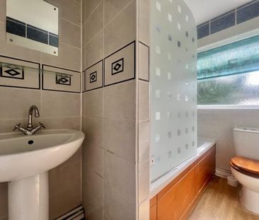 Comyns Court, Sandhurst, GU47 - Photo 5