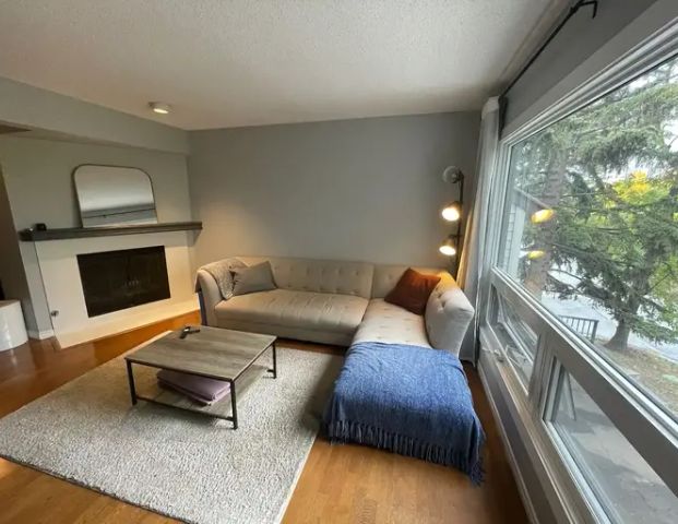 3 Bed 2.5 Bath Cozy Townhouse for Rent | 3302 50 Street Northwest, Calgary - Photo 1