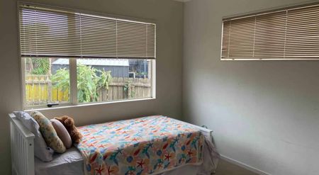 Large Family home in the West! - Photo 3