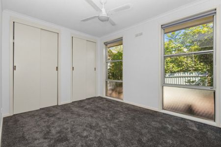 26 Truscott Avenue, California Gully - Photo 5