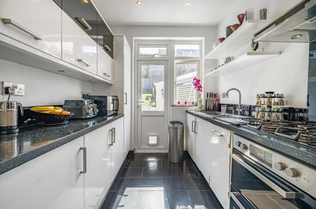3 bedroom semi-detached house to rent - Photo 4