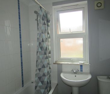 3 bed Terraced - To Let - Photo 6