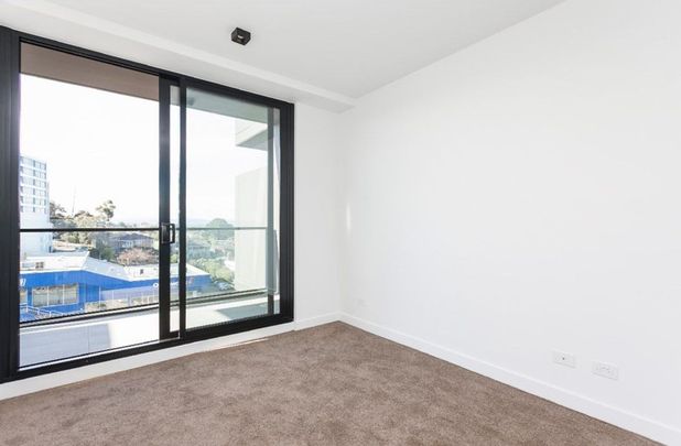 Located in Heart of Doncaster with a Walk to Westfield - Photo 1