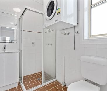 Prime inner-city location with excellent transport links - Photo 6