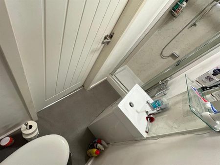 1 bedroom in a house share to rent - Photo 5