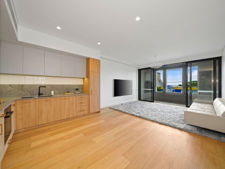 Brand New Large One Double Bedroom Apartment with Terrace - Photo 3